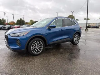 Ford Escape Híbrido Enchufable 2023 Base 4dr SUV