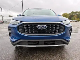 Ford Escape Híbrido Enchufable 2023 Base 4dr SUV
