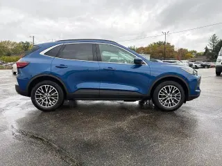 Ford Escape Híbrido Enchufable 2023 Base 4dr SUV