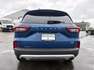 Ford Escape Híbrido Enchufable 2023 Base 4dr SUV