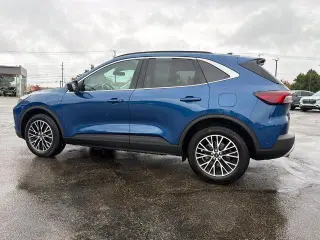 Ford Escape Híbrido Enchufable 2023 Base 4dr SUV