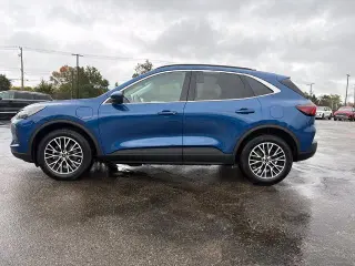 Ford Escape Híbrido Enchufable 2023 Base 4dr SUV