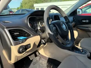Jeep Cherokee 2019 Latitude 4dr SUV