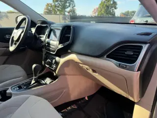 Jeep Cherokee 2019 Latitude 4dr SUV