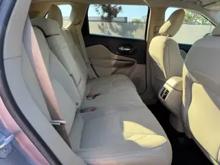 Jeep Cherokee 2019 Latitude 4dr SUV