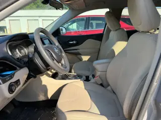 Jeep Cherokee 2019 Latitude 4dr SUV