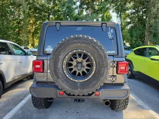 Jeep Wrangler Unlimited 2018 4x4 Sport 4dr SUV (lanzamiento medio anual)