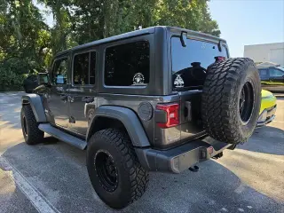 Jeep Wrangler Unlimited 2018 4x4 Sport 4dr SUV (lanzamiento medio anual)