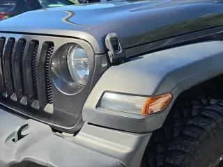 Jeep Wrangler Unlimited 2018 4x4 Sport 4dr SUV (lanzamiento medio anual)