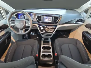 2023 Chrysler Voyager
