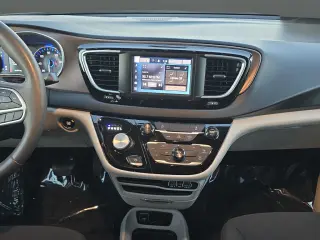 2023 Chrysler Voyager