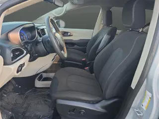 2023 Chrysler Voyager