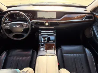 2017 Genesis G90