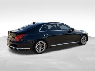 2017 Genesis G90