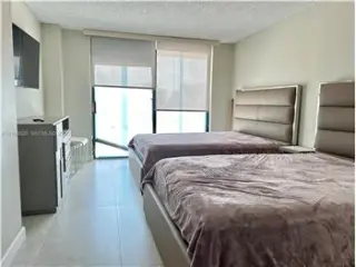 Propiedad para alquilar con 2 dormitorios y 2 baños en SUNNY ISLES BEACH