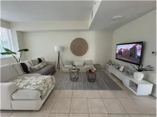 Propiedad en alquiler con 3 dormitorios y 3 baños en HOLLYWOOD