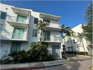 Propiedad en alquiler con 3 dormitorios y 3 baños en HOLLYWOOD
