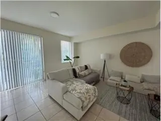 Propiedad en alquiler con 3 dormitorios y 3 baños en HOLLYWOOD
