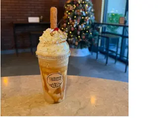 🍣🍤 ¡SABORES DEL MAR Y DULCES TENTACIONES EN RIVERSIDE! 🍩☕