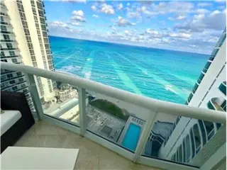Inmueble de alquiler con 3 dormitorios y 3.5 baños en SUNNY ISLES BEACH