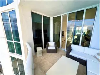 Inmueble de alquiler con 3 dormitorios y 3.5 baños en SUNNY ISLES BEACH