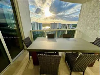 Inmueble de alquiler con 3 dormitorios y 3.5 baños en SUNNY ISLES BEACH