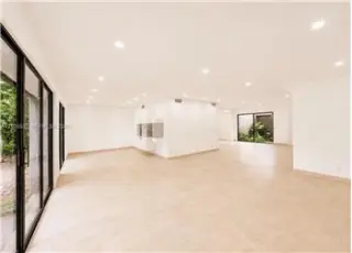 Propiedad de alquiler con 4 habitaciones y 2.5 baños en HOLLYWOOD