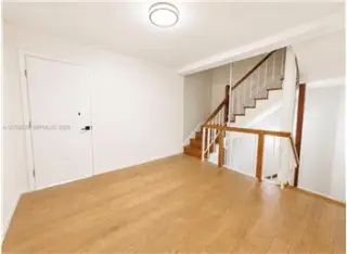 Propiedad de alquiler con 4 habitaciones y 2.5 baños en HOLLYWOOD