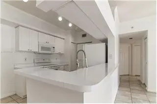 Propiedad en alquiler con 3 dormitorios y 2 baños en SUNNY ISLES BEACH