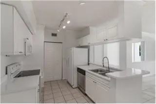 Propiedad en alquiler con 3 dormitorios y 2 baños en SUNNY ISLES BEACH