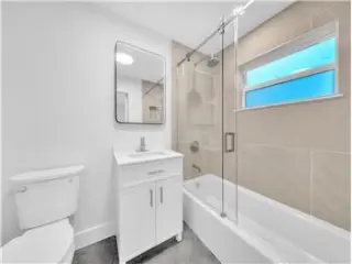 Propiedad en alquiler con 4 dormitorios y 2 baños en Hollywood
