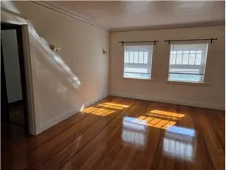 Propiedad en alquiler con 4 dormitorios y 2 baños en Watertown