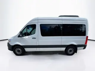 Mercedes-Benz Sprinter 2024 2500 3dr 144 in. WB Furgón de Pasajeros (2.0L I4)