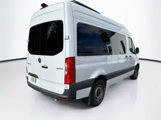 Mercedes-Benz Sprinter 2024 2500 3dr 144 in. WB Furgón de Pasajeros (2.0L I4)