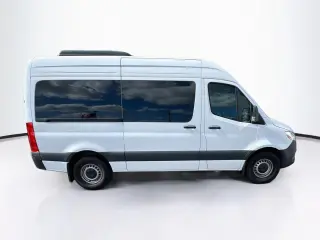 Mercedes-Benz Sprinter 2024 2500 3dr 144 in. WB Furgón de Pasajeros (2.0L I4)