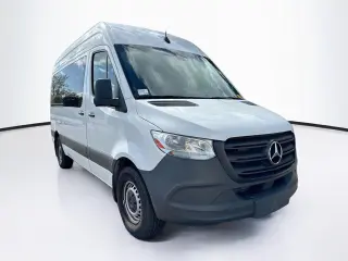 Mercedes-Benz Sprinter 2024 2500 3dr 144 in. WB Furgón de Pasajeros (2.0L I4)