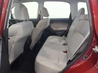 Subaru Forester 2014 con tracción en las cuatro ruedas 2.5i 4dr Wagon CVT