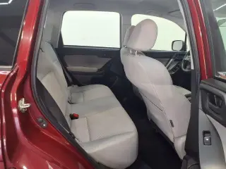 Subaru Forester 2014 con tracción en las cuatro ruedas 2.5i 4dr Wagon CVT