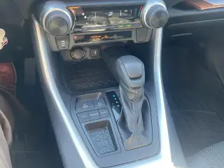 Toyota RAV4 2020 LE 4 SUV