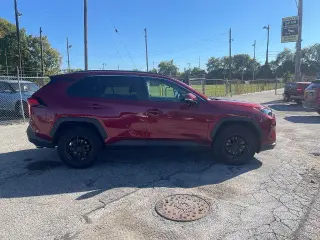 Toyota RAV4 2020 LE 4 SUV