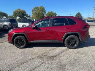 Toyota RAV4 2020 LE 4 SUV
