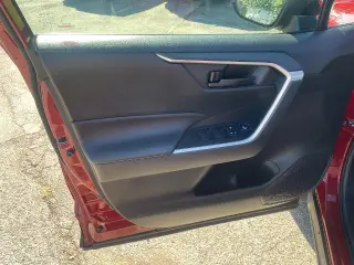 Toyota RAV4 2020 LE 4 SUV