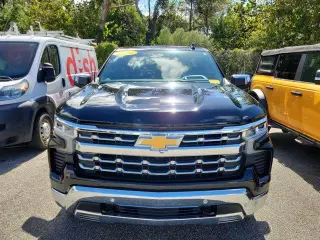 Chevrolet Silverado 1500 2024 4x4 LTZ 4dr Crew Cab con 5.8 ft. de ancho.
