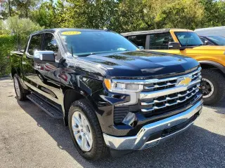 Chevrolet Silverado 1500 2024 4x4 LTZ 4dr Crew Cab con 5.8 ft. de ancho.
