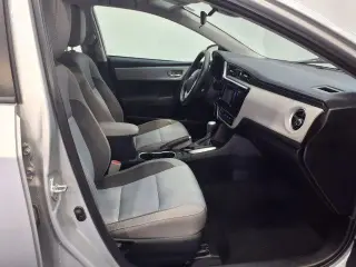 Toyota Corolla 2017 L 4 tracción sedan