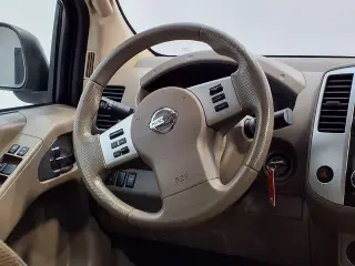 Nissan Frontier 2016 4x2 SL 4dr Crew Cab 5 ft. SB Pickup 5A (lanzamiento medio año)