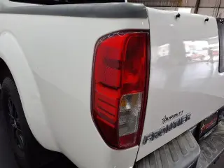 Nissan Frontier 2016 4x2 SL 4dr Crew Cab 5 ft. SB Pickup 5A (lanzamiento medio año)