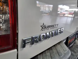 Nissan Frontier 2016 4x2 SL 4dr Crew Cab 5 ft. SB Pickup 5A (lanzamiento medio año)