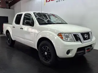 Nissan Frontier 2016 4x2 SL 4dr Crew Cab 5 ft. SB Pickup 5A (lanzamiento medio año)