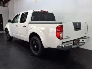 Nissan Frontier 2016 4x2 SL 4dr Crew Cab 5 ft. SB Pickup 5A (lanzamiento medio año)